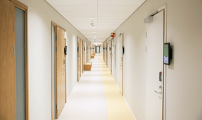 Perhekeskuksen käytävä